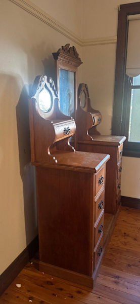 Vintage Timber Vanity Dresser with Mirror – Great Condition!62863384926465114