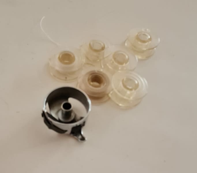 Bobbin case and bobbins for Husqvarna 6690 sewing machine vintage63017768076547114