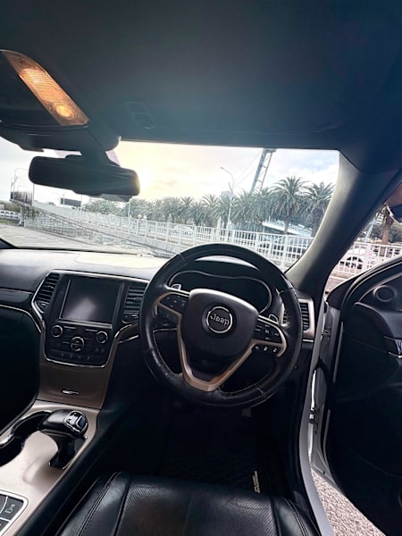 2014 Jeep grand Cherokee - Overland62938582949633114