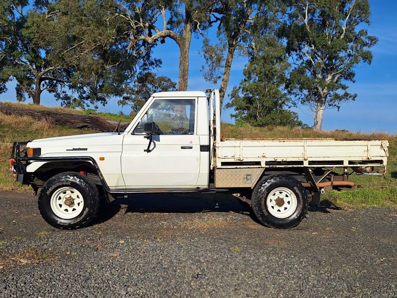 1998 TOYOTA LANDCRUISER (4x4) 5 SP MANUAL 4x4 C/CHAS62937623309185114