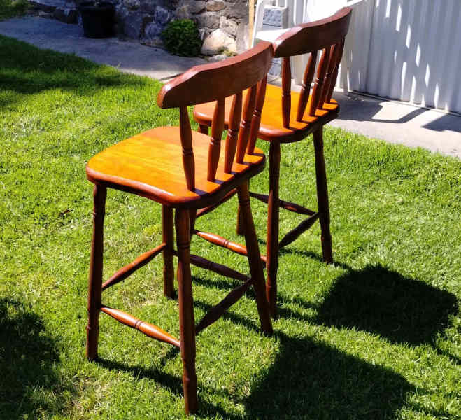 2 X Bar or Kitchen Stools Excellent Condition62863839194627113