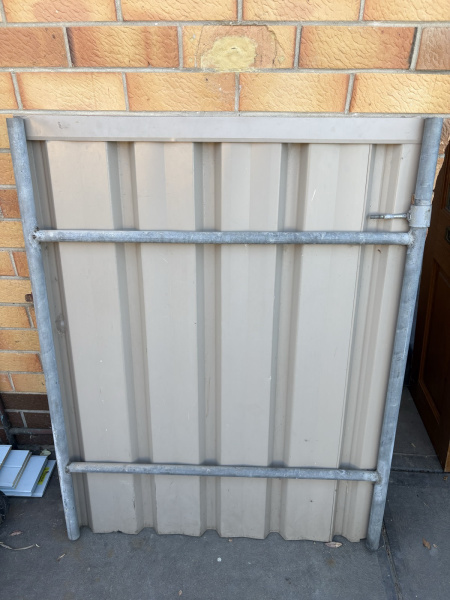 Side gate powder coated color bond 630124448500511126