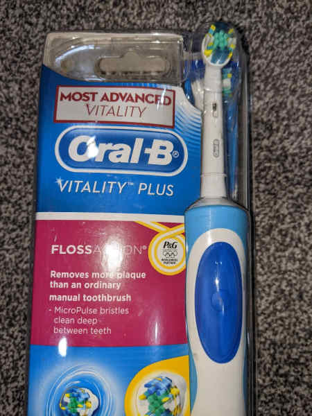 Oral B Vitality Plus Floss Action Electric Toothbrush - NEW63020448274306111