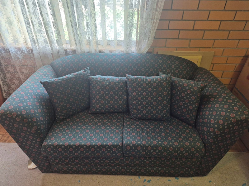 2 Seater Sofa with 4 cushions62863412799105112