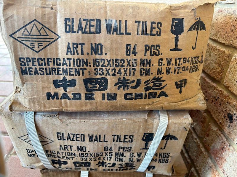 Glazed off white wall tiles 63437935789442112