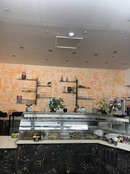 Busy cafe in the heart of Liverpool 63438846529154110