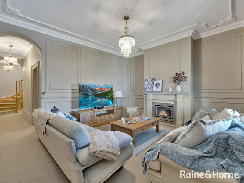 ELEGANT TERRACE IN PRIME LOCATION62931712636803114