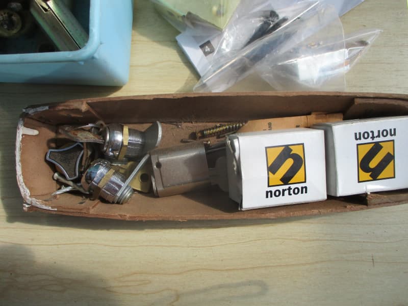 DOOR LOCKS AND DEADLOCKS MANY STYLES AND MAKES OLD AND NEW63011175688449111