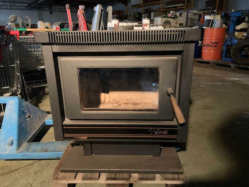 LARGE WOOD HEATER EURIKA FREESTANDING WITH FAN630226340129301111