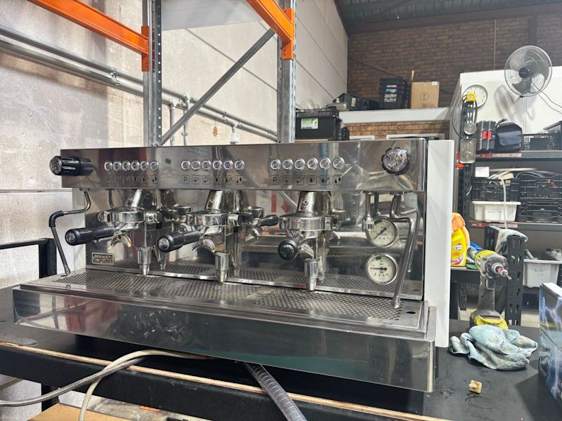 COMMERCIAL COFFEE MACHINE AND GRINDER63023535484035112