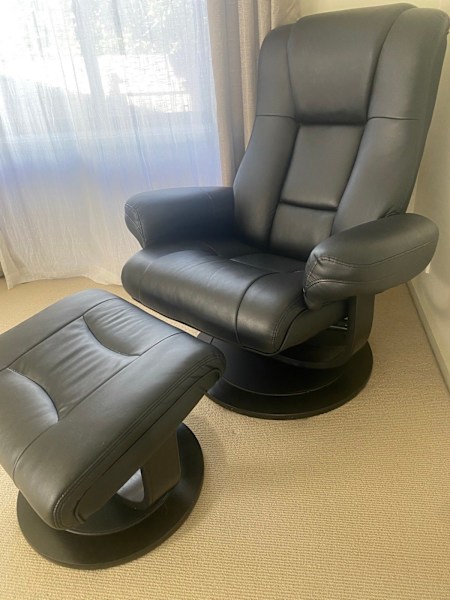 Armchair black leather near NEW62863837744771111