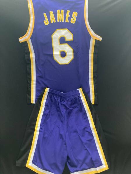 Kid's Nike Liverpool x Lebron James Jersey 22/23 - Youth XL