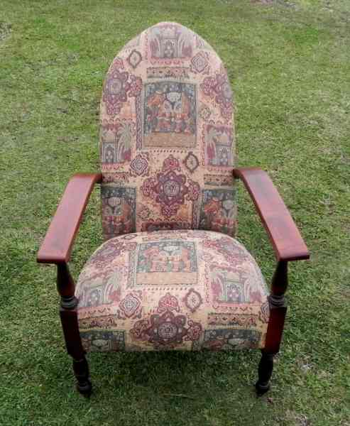 Antique Wooden Gothic Design Back Armchair62863412029058111