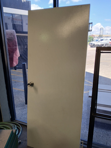 2nd hand door with handle and hinges - Internal - White63007781828993115