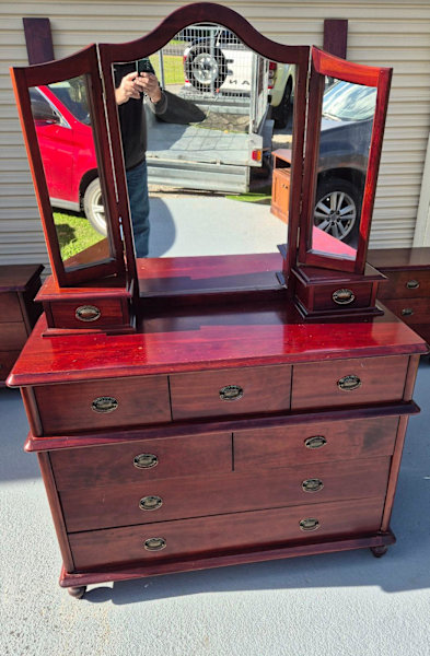 Beautiful 9-Drawer Dresser with mirrors 62863839820675111