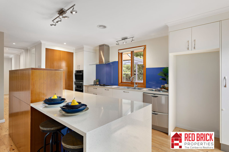 Investors only - rented for $1000 per week! Offers over $1,400,00062929679477761114