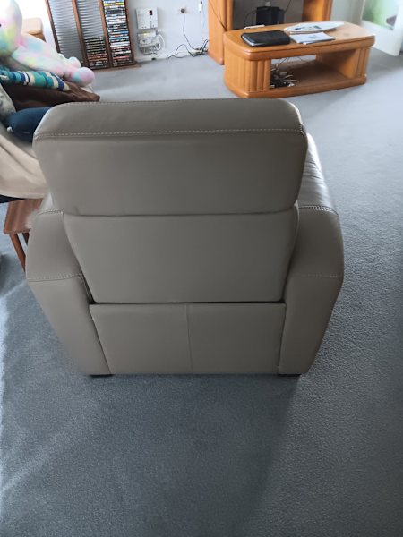 Quality leather recliner62863407882755114