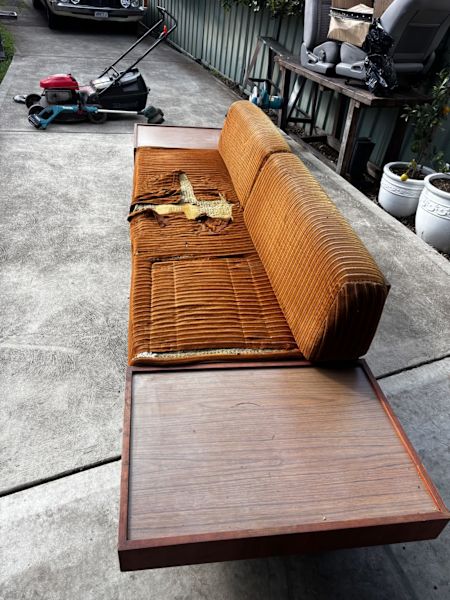 Free retro vintage couch - needs work62863409942659111