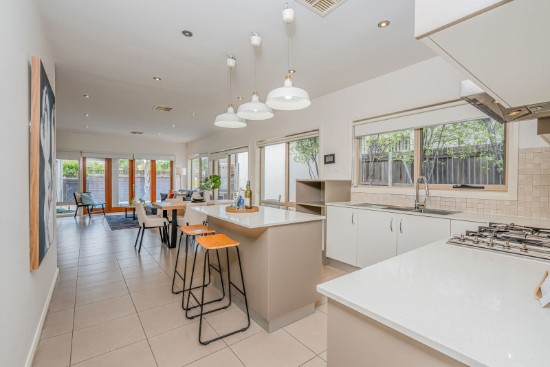 Exquisite 4-Bedroom Home with Pool and Double Garage in Harrison62929679492353112
