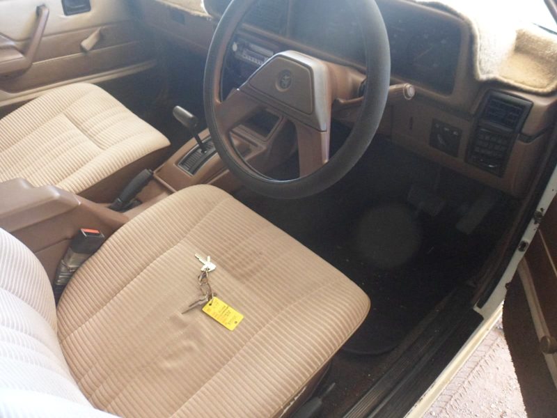 Holden VH Commodore65074672546178112