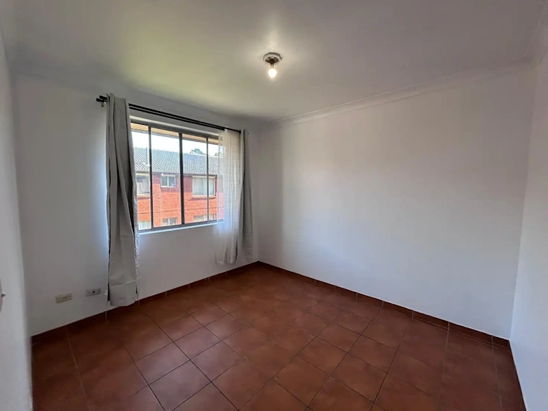 Renovated 2 bedroom unite in  unit in super location!63007555951617113