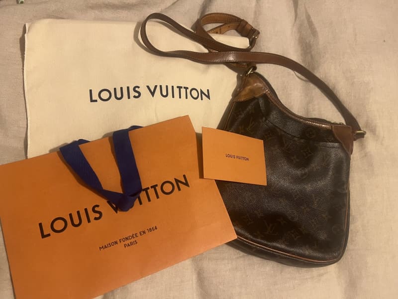 Lot - A Louis Vuitton monogram canvas suit carrier 60 with Vachetta leather  handle and trim, gold tone hardware