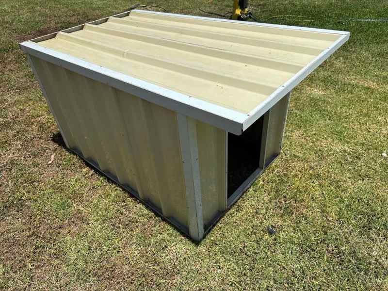 large colorbond dog kennel