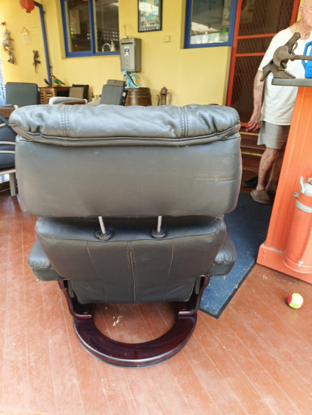 Recliner Chair plus footrest.62863377869058112