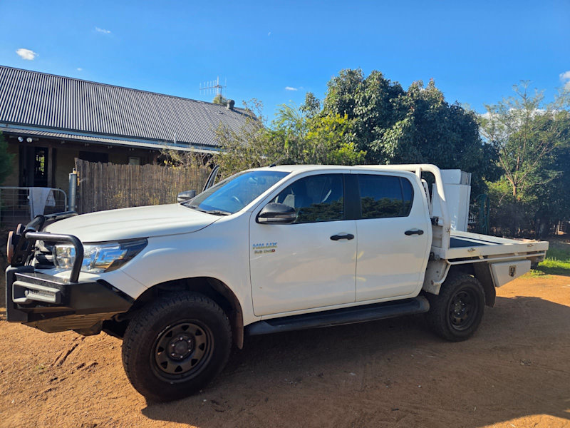 2018 TOYOTA HILUX SR (4x4) 6 SP MANUAL DUAL C/CHAS62940490439426111