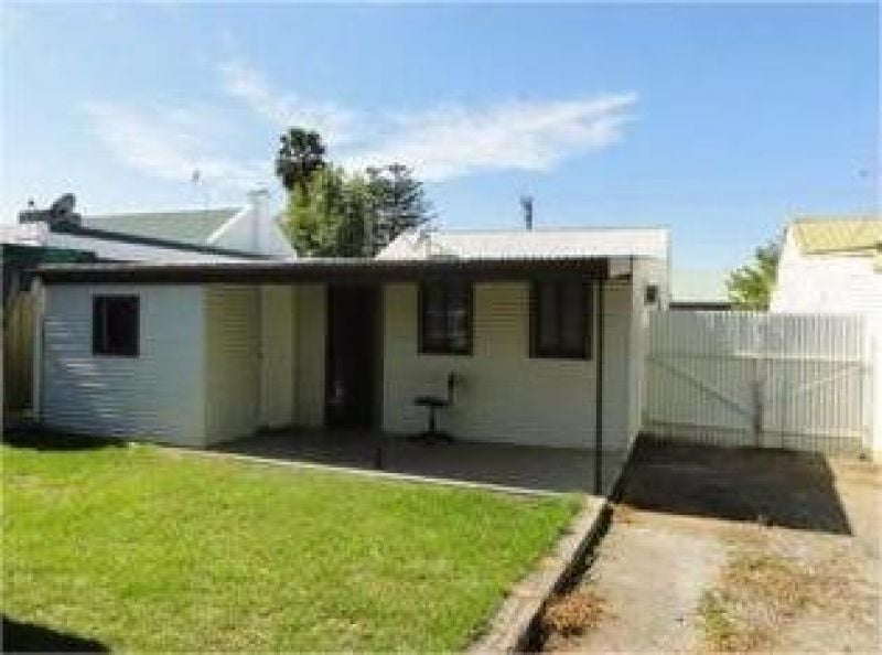 Cottage in Quiet but Convenient Location62931713447937114
