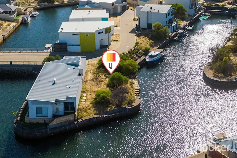 38m Water Frontage Corner Canal Block in gated Estate63004345173250112
