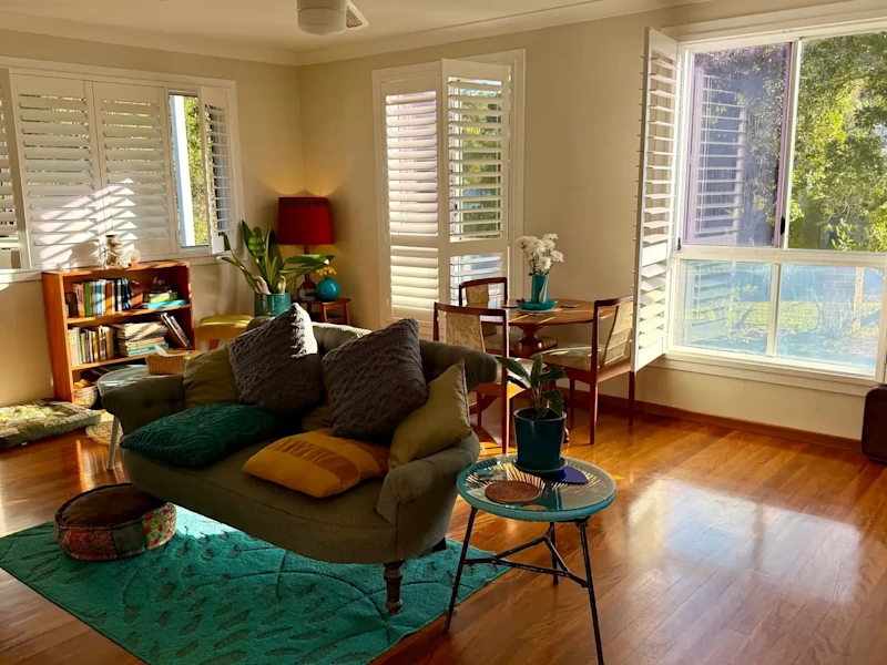 Bright & sunny open plan, North facing,  2 bedroom Torrens title unit close to all amenities. Short Walk to Bellingen CBD.62929683688321114