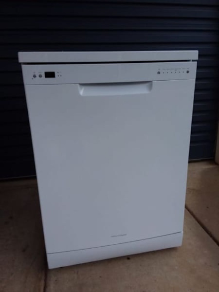Fisher Paykel Dishwasher Model DW60CHP in as new condition, New Main C63612126840195110