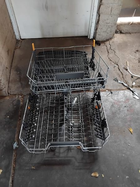 Whirlpool late  model dishracks  only. Model   Wdf  s3r4p1xau63442884370435111