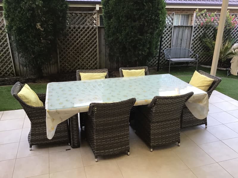 outdoor dining table gumtree