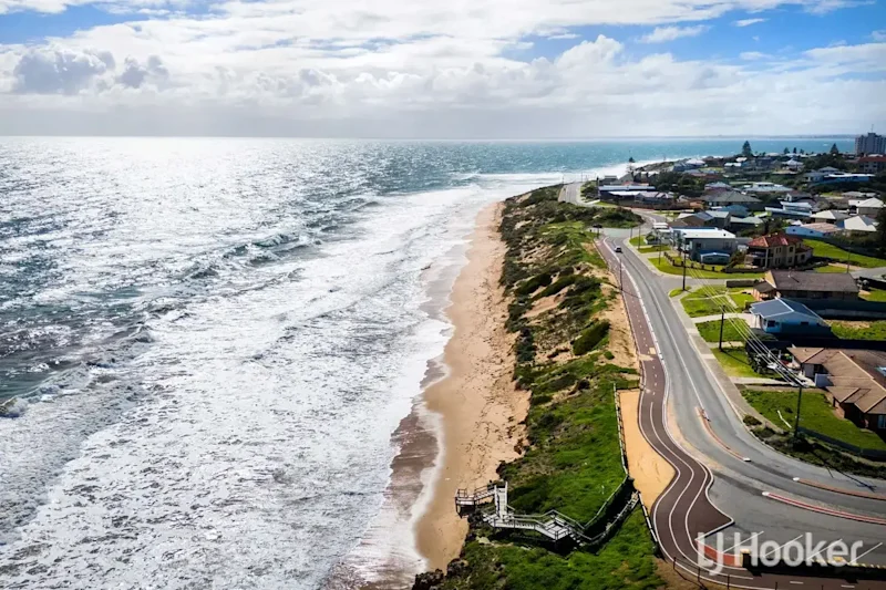 1069m2 R20 lot  with potential subdivide into 2 blocks with elevated ocean Views63004382264963114