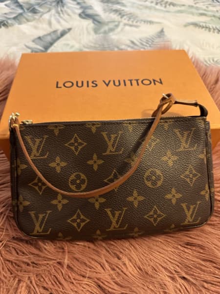 louis vuitton, Clothing & Jewellery