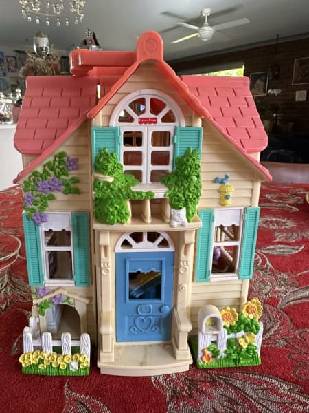 VINTAGE DOLL HOUSE FISHER PRICE CARRY CASE FOLDIBLE DOLL HOUSE 2000 MATTEL