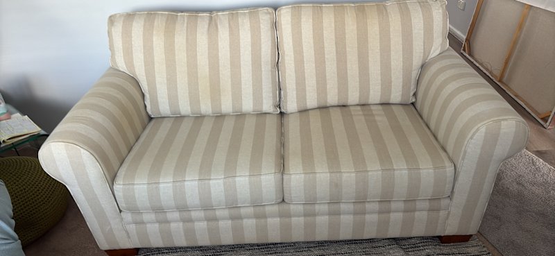 2 Seater lounge 62863379384577112