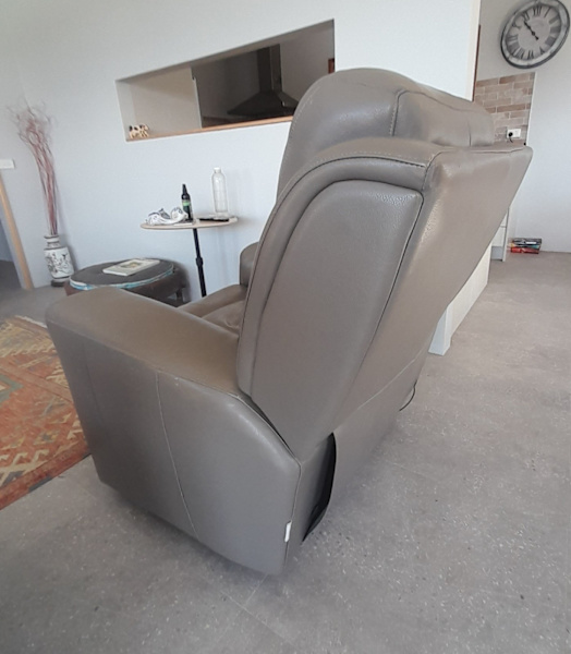 used lazboy electric leather chair62863378736131114