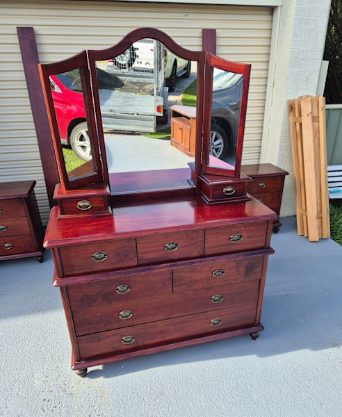 Beautiful 9-Drawer Dresser with mirrors 62863839820675112