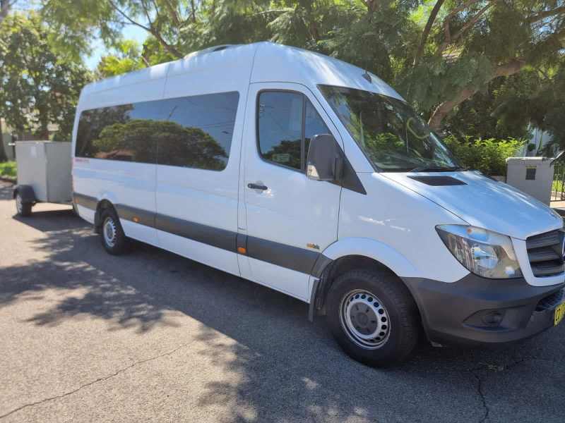 Mercedes-Benz Sprinter 16 seater62934701993217111
