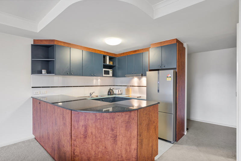 Spacious fourth floor apartment62929677953281114