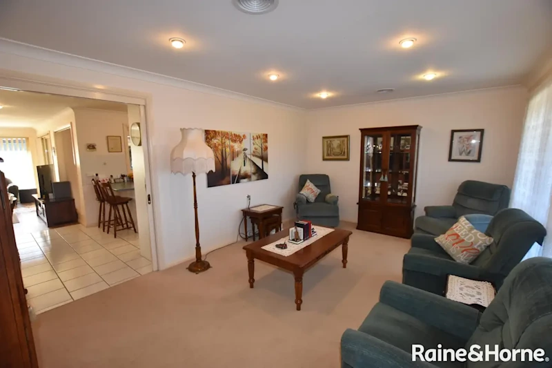 A Quality Spacious Home with Plenty of Natural Sunlight & Many Extra Features62933717821058114