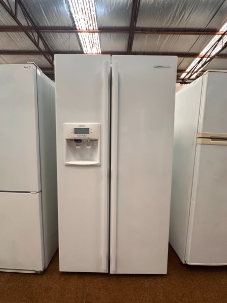 Westinghouse Side by Side Fridge Freezer 597L, 6 months warranty 31059630177669250571116