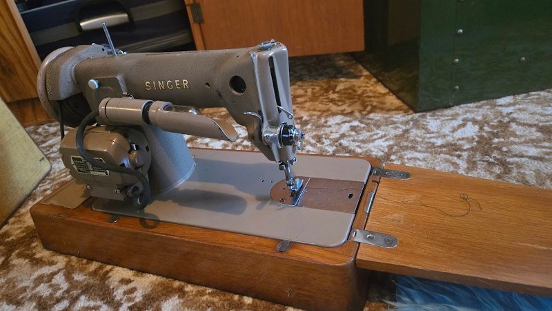 Singer 15M vintage sewing maxhine63016059555458111