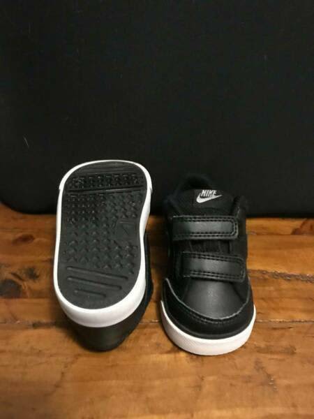 Disciplina embudo Puñalada Nike Capri 3 LTR (TDV) Black&#47;White Baby Toddler Shoes &#47; Sneakers |  Baby Clothing | Gumtree Australia Mornington Peninsula - Baxter | 1298864492