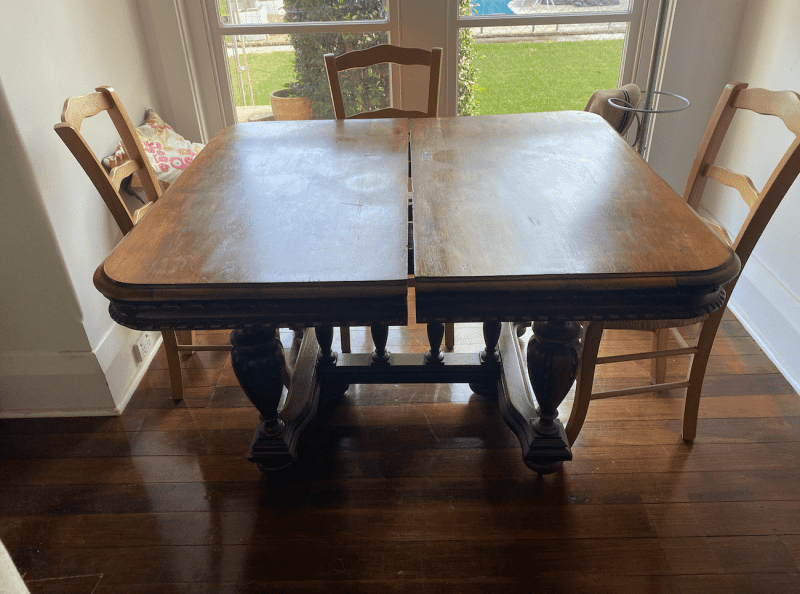 leaflet dining table