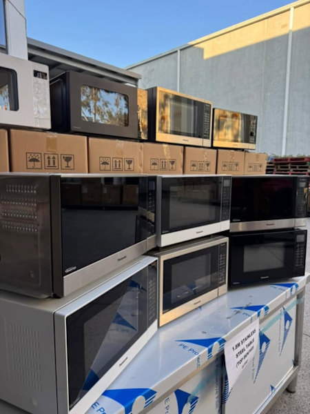PANASONIC MICROWAVES STAINLESS STEEL CERAMIC INVERTER 1100W CLEARANCE63021732180482111