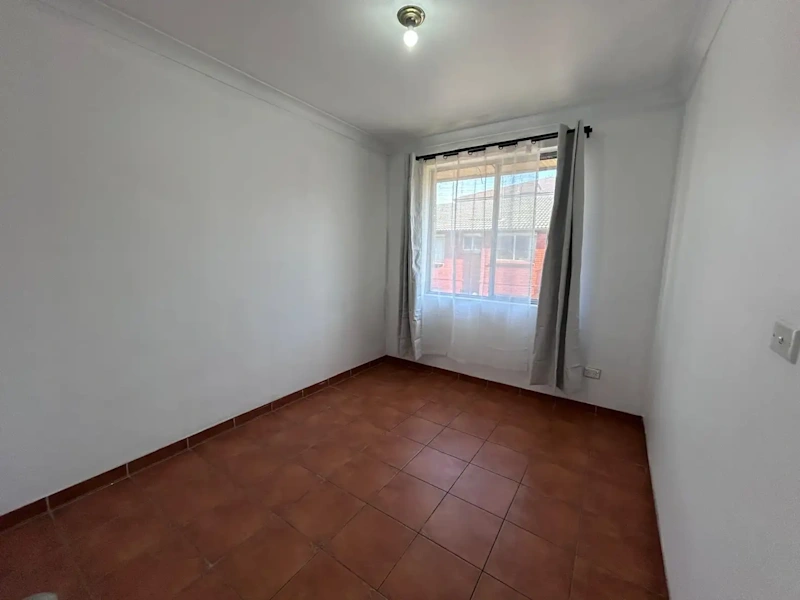 Renovated 2 bedroom unite in  unit in super location!63007555951617114